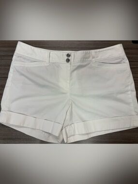 🤍 White House Black Market White Shorts (Size 14) 🤍